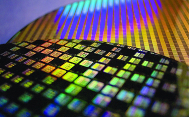 国产光刻机崛起?中科院研发新型激光光刻技术：不用EUV直击5nm